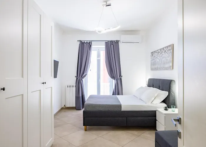 Chiaia Boutique Flat On Pedestrian Area By Napoliapartments